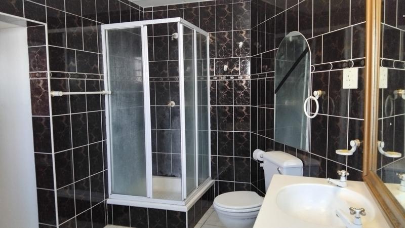 To Let 4 Bedroom Property for Rent in Southernwood Eastern Cape